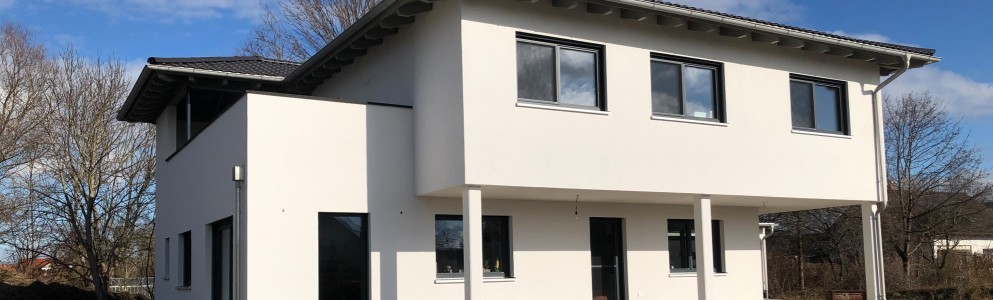 Massivbau und moderne Architektur - Modernes Einfamilienhaus massiv gebaut von schöner bauen - Josef Schöner GmbH & Co. KG